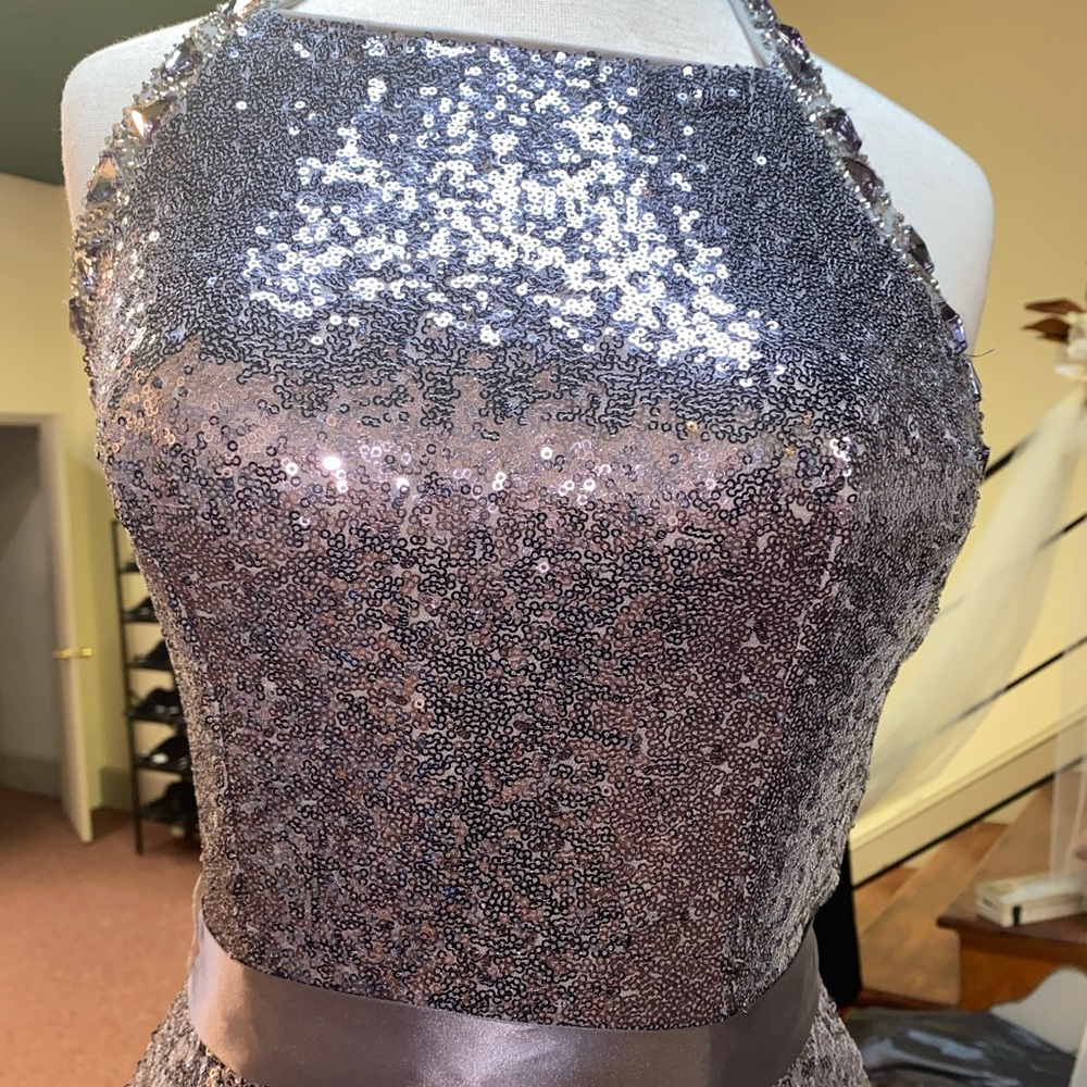 Gown - Picture 2 of 5